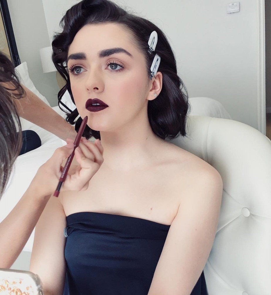 @Maisie_Williams. looking amazing as always! 