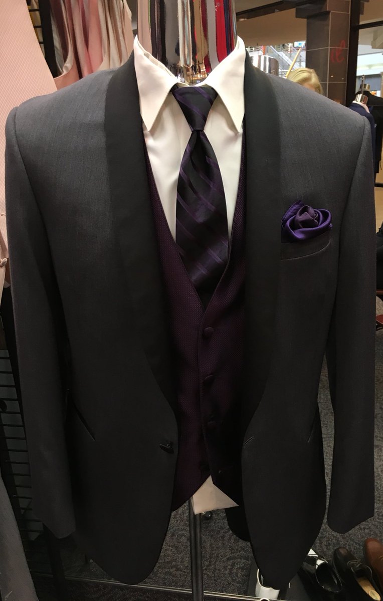 cptMelody's tweet photo. (Psst look at the pocket square) #tuxedoqueen #fancyfolds #WorkWorkWorkWorkWorkWork https://t.co/Vwoc1qFsqS