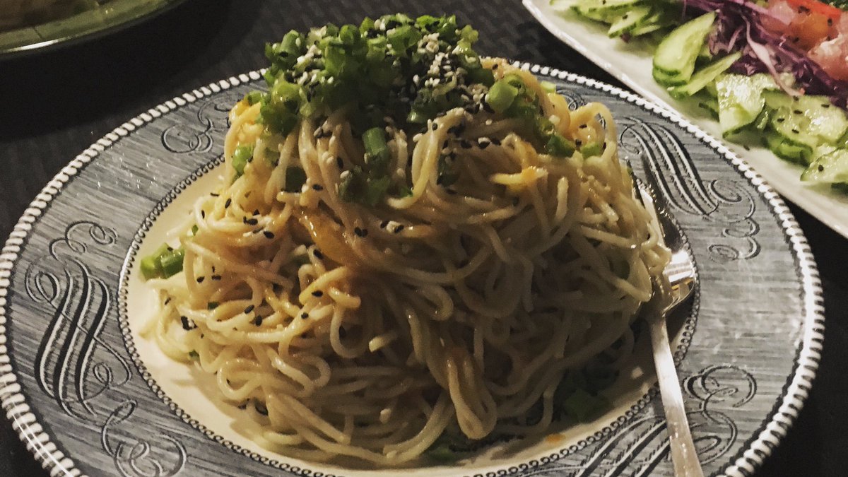 knoxkaizen's tweet image. First course Part II: Chilled long noodles with peanuts and sesame.