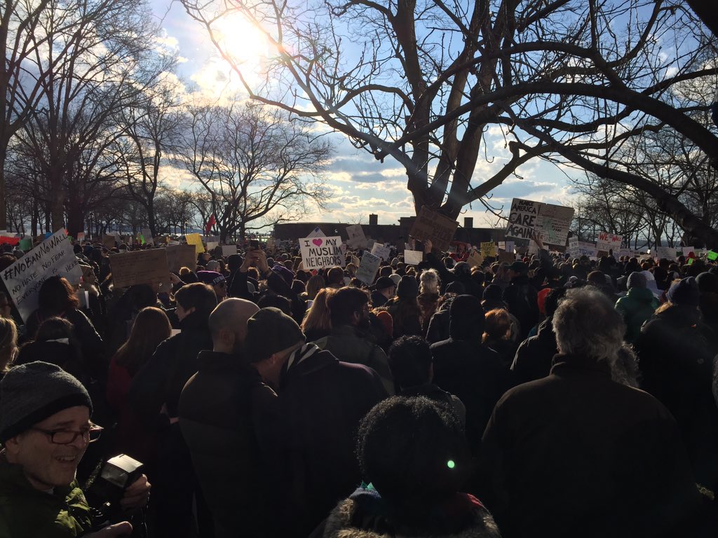 georgiethekat's tweet photo. No ban, no wall. #letthemin #refugeeswelcome #immigrantswelcome https://t.co/cQk0V5fRW3