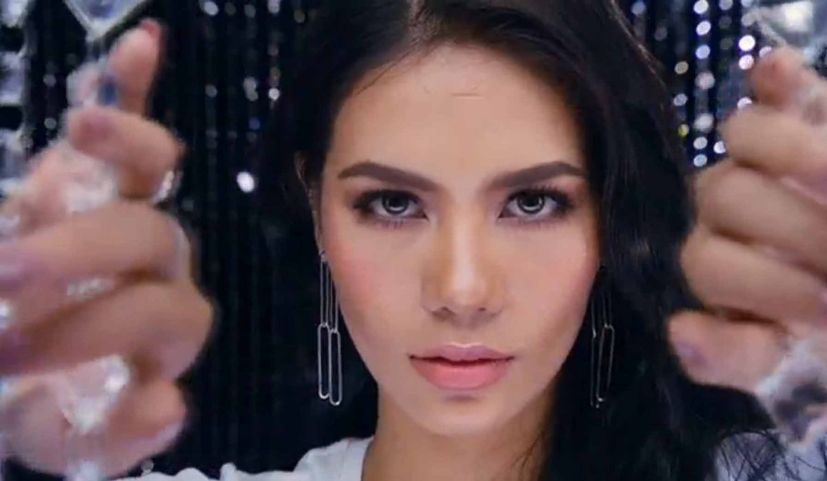 MorningNewsTV3's tweet photo. เปิดช่อง 3SD ได้เลยจ้า มาเชียร์ น้ำตาล กัน #MissUniverse #Thailand https://t.co/c2Xax7eg7G