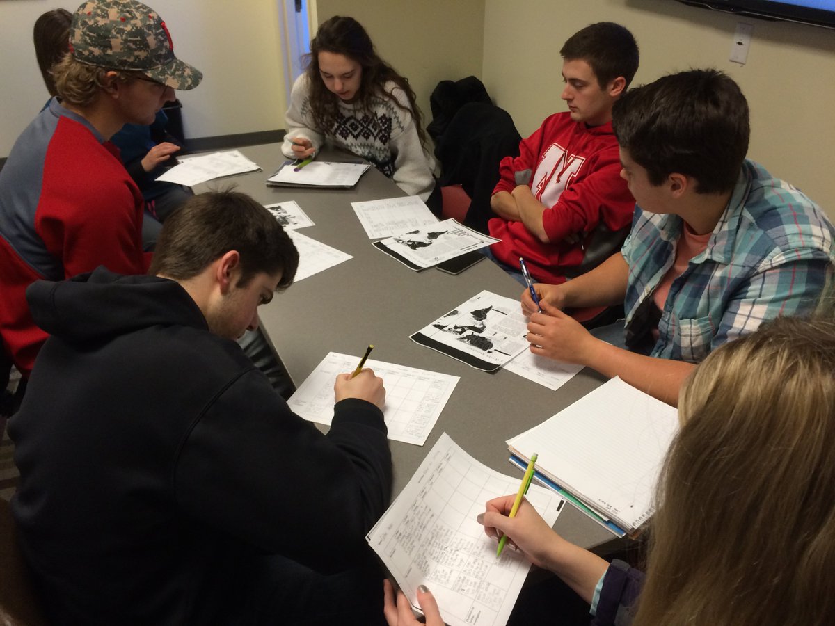 #SCIL109 students hard at work interpreting infographics on global #water use