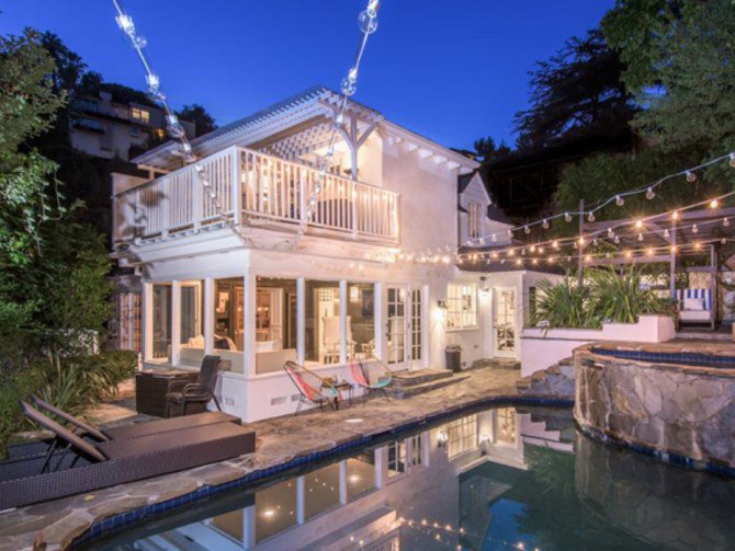 DesignerREstate's tweet image. Beautiful 1930s #French style home in #LA! With 3 bedrooms, 3.5 bathrooms, and 3,085 sqft! List Price: $2.7 million
#California #realestate