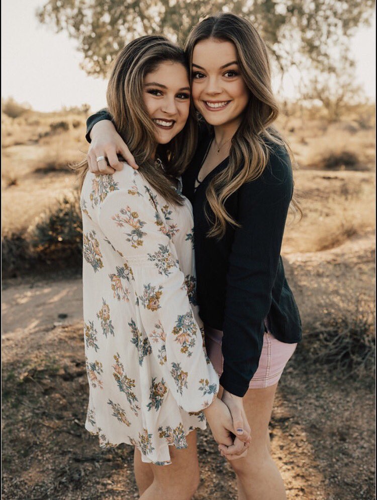 Livcapranica's tweet photo. Emma shout out just because she's the best BFF ever👭💖 @CapranicaEmma https://t.co/bEW5U1Oi2J