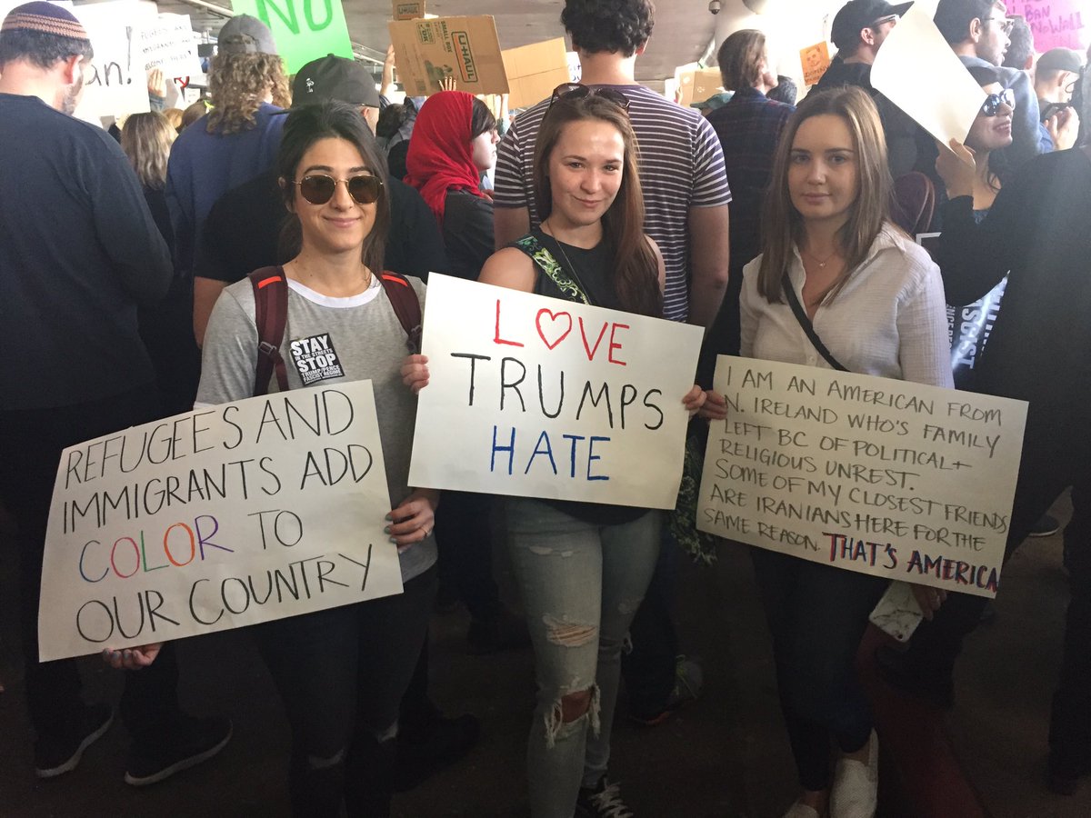 MeredithLee26's tweet photo. Thanks for the granola bar @MattMcGorry! Fueling the resistance ✊ #NoBanNoWall #ResistTrump #LoveTrumpsHate https://t.co/5WurJFDxgH
