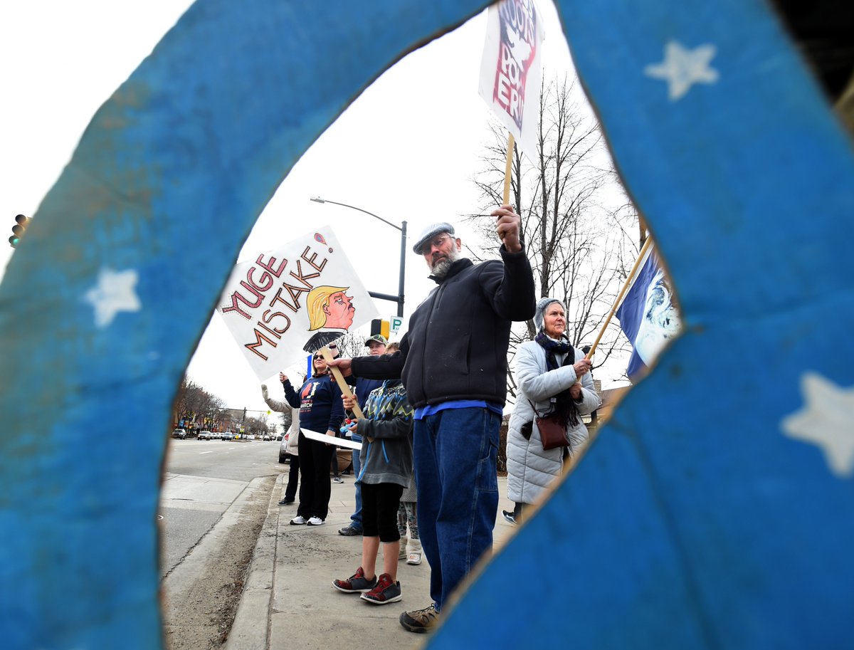 coloradodaily's tweet photo. Protesters gather in Longmont and Denver airport to demonstrate against Trump immigration ban
https://t.co/IYNjKOhYjk via @johnbearwithme https://t.co/ThLa9C7DCS
