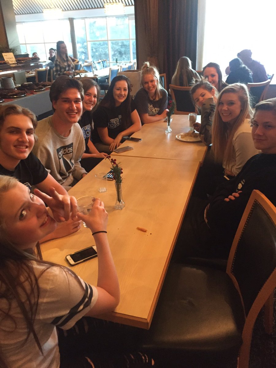 Rogers_DECA's tweet photo. District DECA fun! #anaheimgoals https://t.co/LuC0r2eZ4O