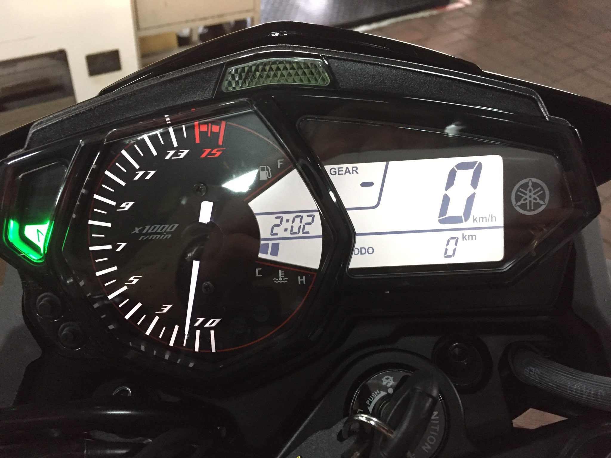 تويتر カワサキ على تويتر Mtシリーズとyzfシリーズはホントにカッコイイなぁ 形もいいけどメーターが見易くて良い タコメーター がアナログでスピードメーターがデジタルってホントに好き Yamahaが美しい バイク好きな人と繋がりたい バイク乗りと繋がりたい Mt25