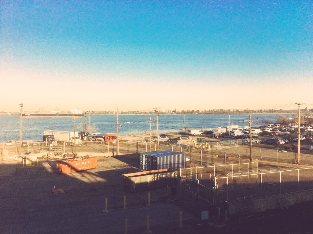 fabiodavipassos's tweet photo. south tip of #Manhattan between 2 railway stations connecting my class to gym #orbitingny #siny #statenisland #nyny https://t.co/xmAKpzW1az