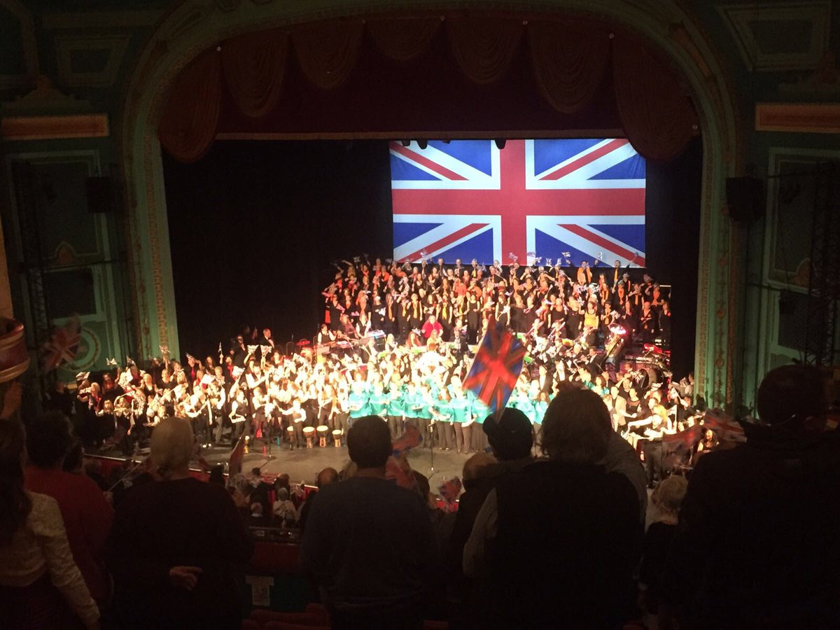 #southamptonproud was trending this evening in the U.K. Well done @ShowcaseAlex @KateCommunity and all involved!! 🇬🇧🎭👏🍾🎉 #SCP #southampton