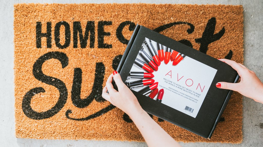 DonnaWrite's tweet image. Take 2017 by storm w/ willpower &amp;amp; a kit full of @AvonInsider. Join me #AvonRep #BeautyBoss avon4.me/2kJfS8Q