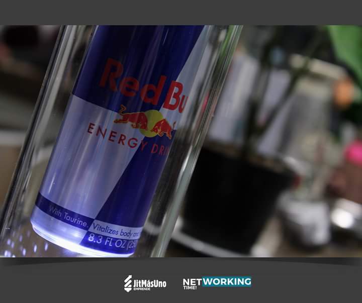 ideaemprende's tweet photo. #RedBull presente en la edición de #NetworkingTime de enero,gracias a #IOSoffices por ser sede del evento
#TijuanaNosUne #Networking #Cowork https://t.co/JPVC6Pit0f
