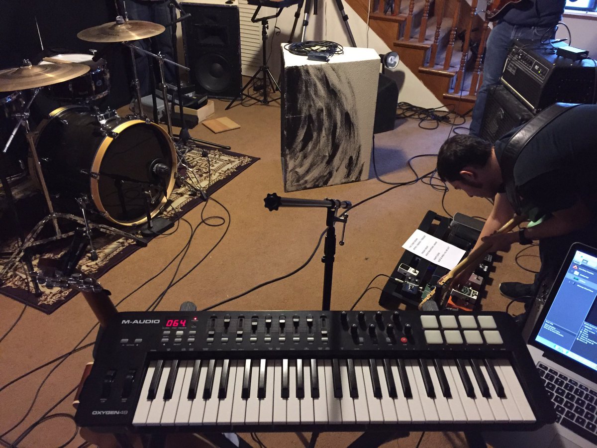 mikewingless's tweet photo. New video coming up soon! #NoWingsNeeded #musician #LAshoot https://t.co/LpdjlnXAJu