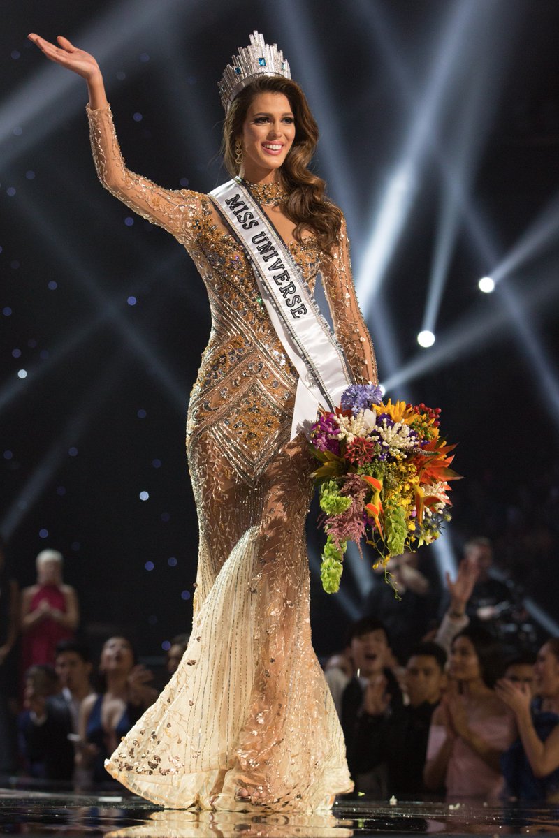 MissUniverse's tweet image. Shining brighter than gold. This is your #MissUniverse.