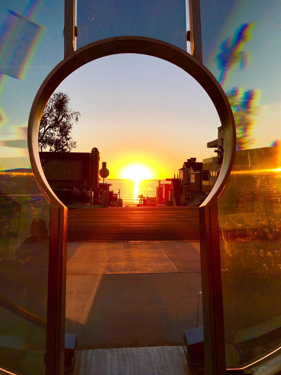 Happening now! #Lightgate <a href="/citymb/">Manhattan Beach City</a> <a href="/mbparksandrec/">mbparksandrec</a> @ManhattanBeachD