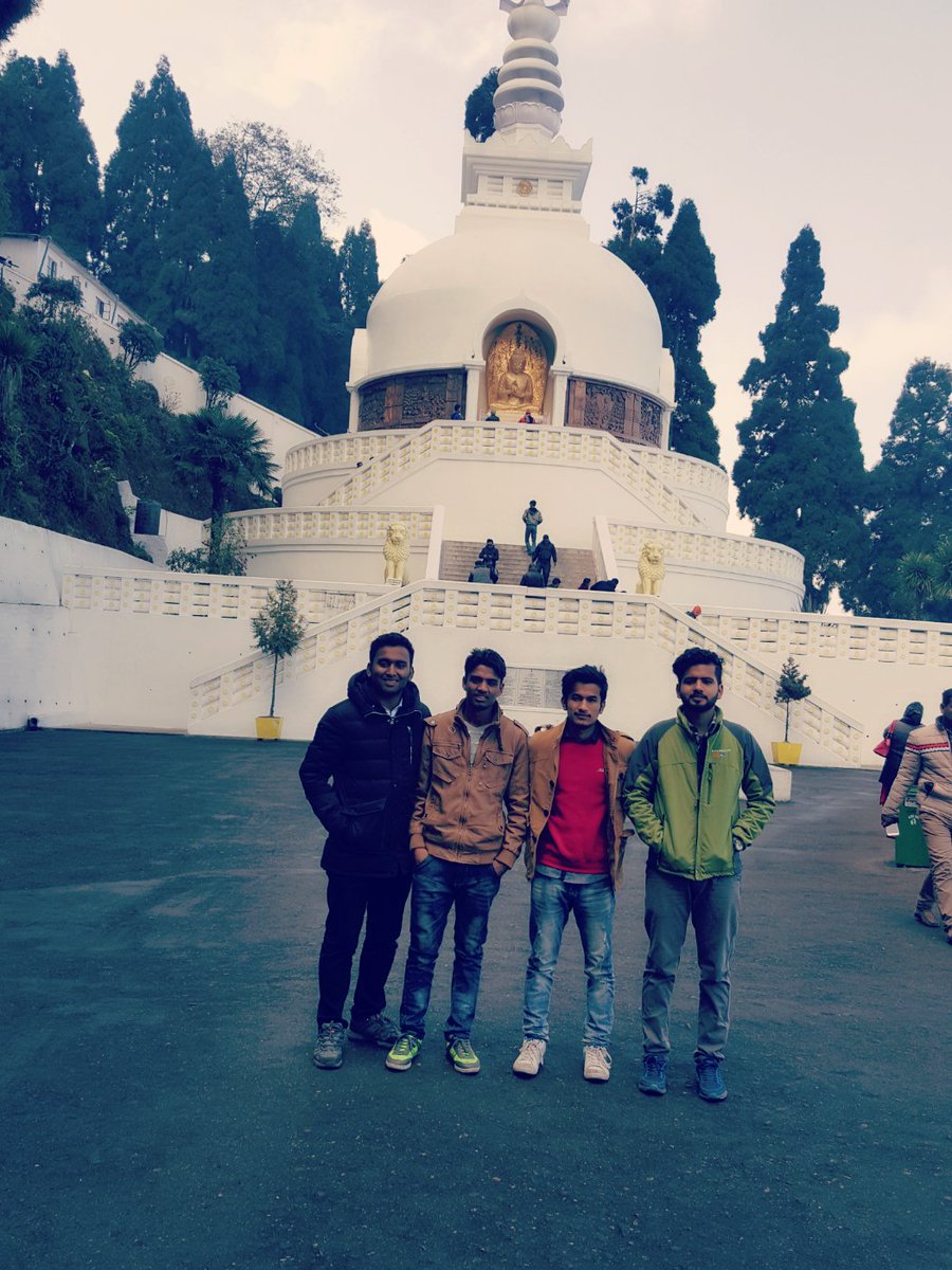 sudipstha08's tweet photo. Such a wonderful place😀
#Dargeeling😍😍😍 https://t.co/5CvrF4Kdhe
