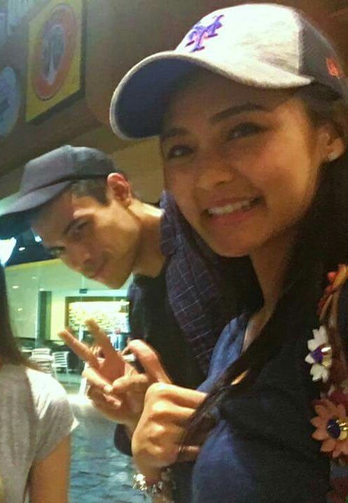 paciajairah's tweet photo. TOGE talaga sila kagabi 😍😍😍😍💑

KimXi
Kim Chiu
Xian Lim https://t.co/zPLx785ATB