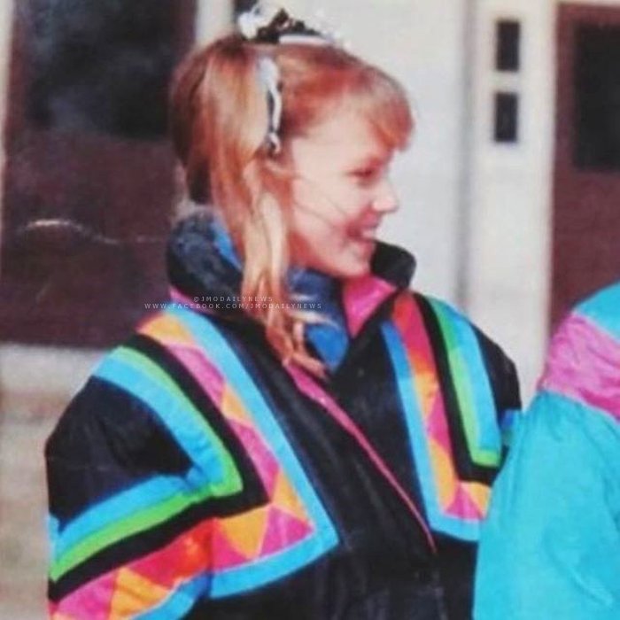 JMODailyNews's tweet photo. Lovely young JMo♥😍😊#jennifermorrison #uglyducklings #neon #sideponytails #80s #youngjmo
Original📷: @jenmorrisonlive https://t.co/C3UpghUp6x https://t.co/Lk4dGEBzxl
