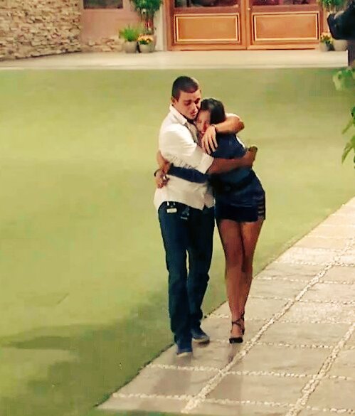 hellensfk's tweet photo. Não se separem, fiquem Unidos e vou defender vocês #BBB17 https://t.co/QRgtVFXswY