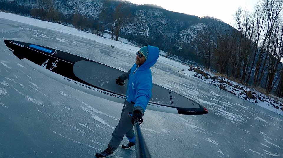 sic_maui's tweet photo. Greg from Kanu Wachau on an icy paddle in #Austria on his Bullet 14.0 V2: https://t.co/rKVWQ5VaBb #FlowSnowboarding https://t.co/tL0hD4qsiM