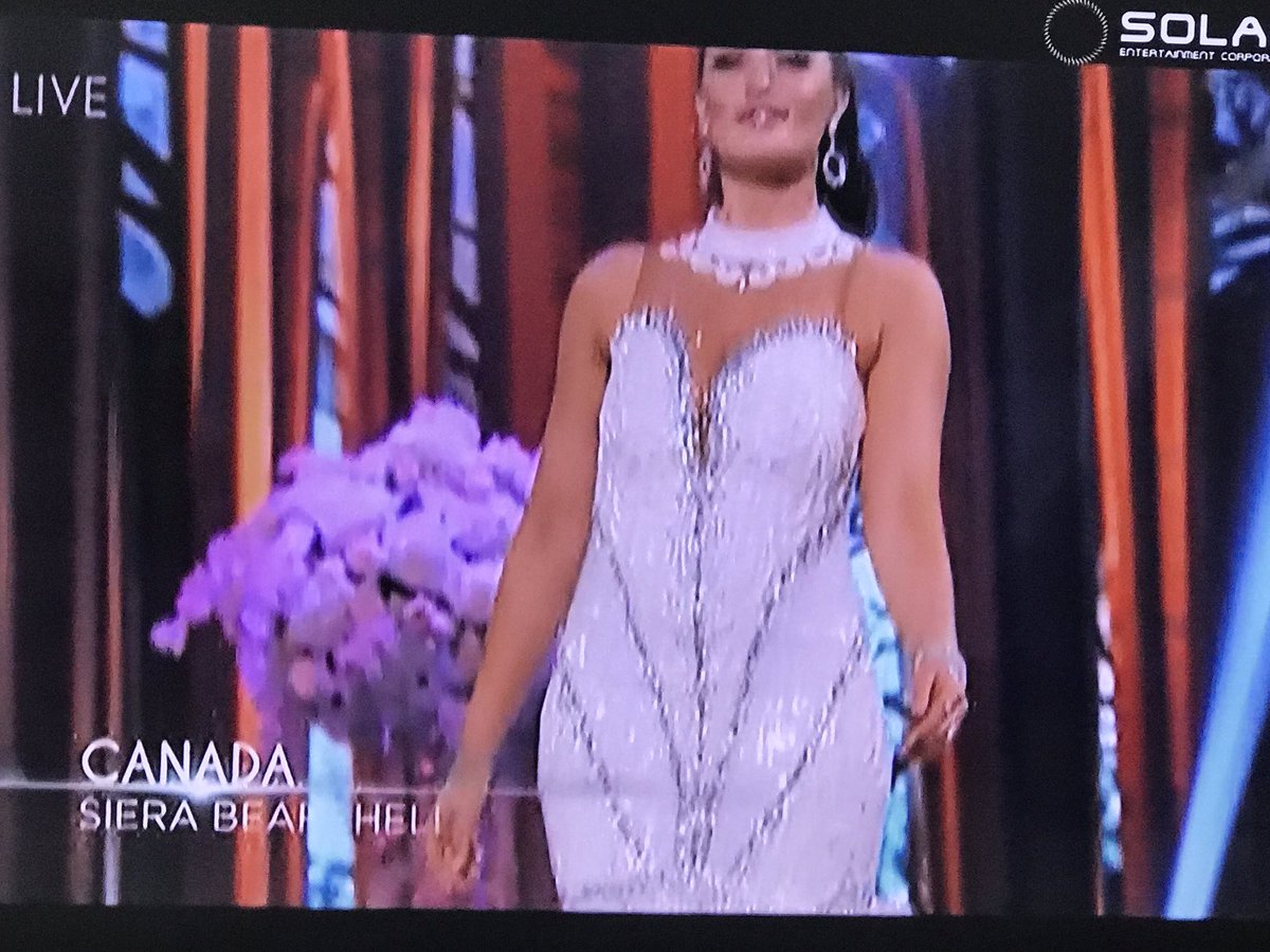 saabmagalona's tweet photo. Ill-fitting gown for Miss Canada 😞 #MissUniverse #Philippines https://t.co/ogYjtJV4fm
