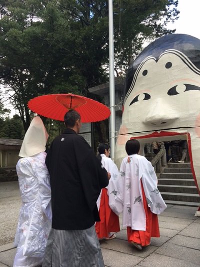 晴レの日 Harenohi 福岡飯盛神社発 節分の時期だけ限定の特別な参進 お多福がふたりに幸せを運んでくれます 飯盛神社 参進 節分 和婚 神前式 福岡 晴レの日 T Co Lwg7pr9mcn