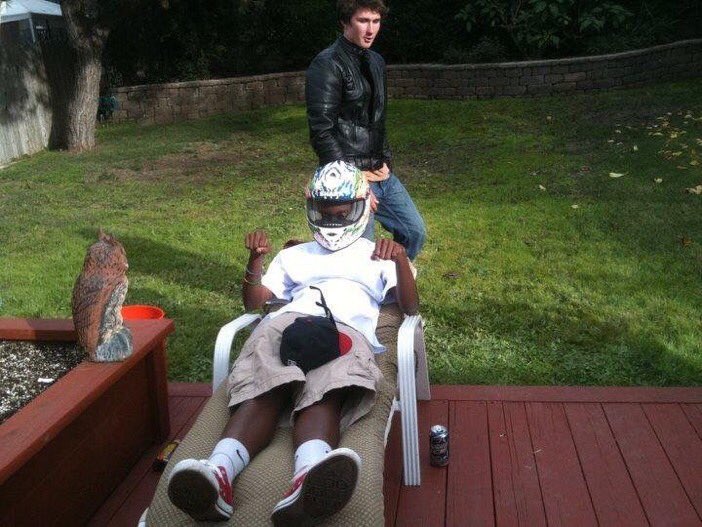 _TrippyDippy's tweet photo. tbt my white friends let me take too many shrooms https://t.co/dZCoVw1AwH
