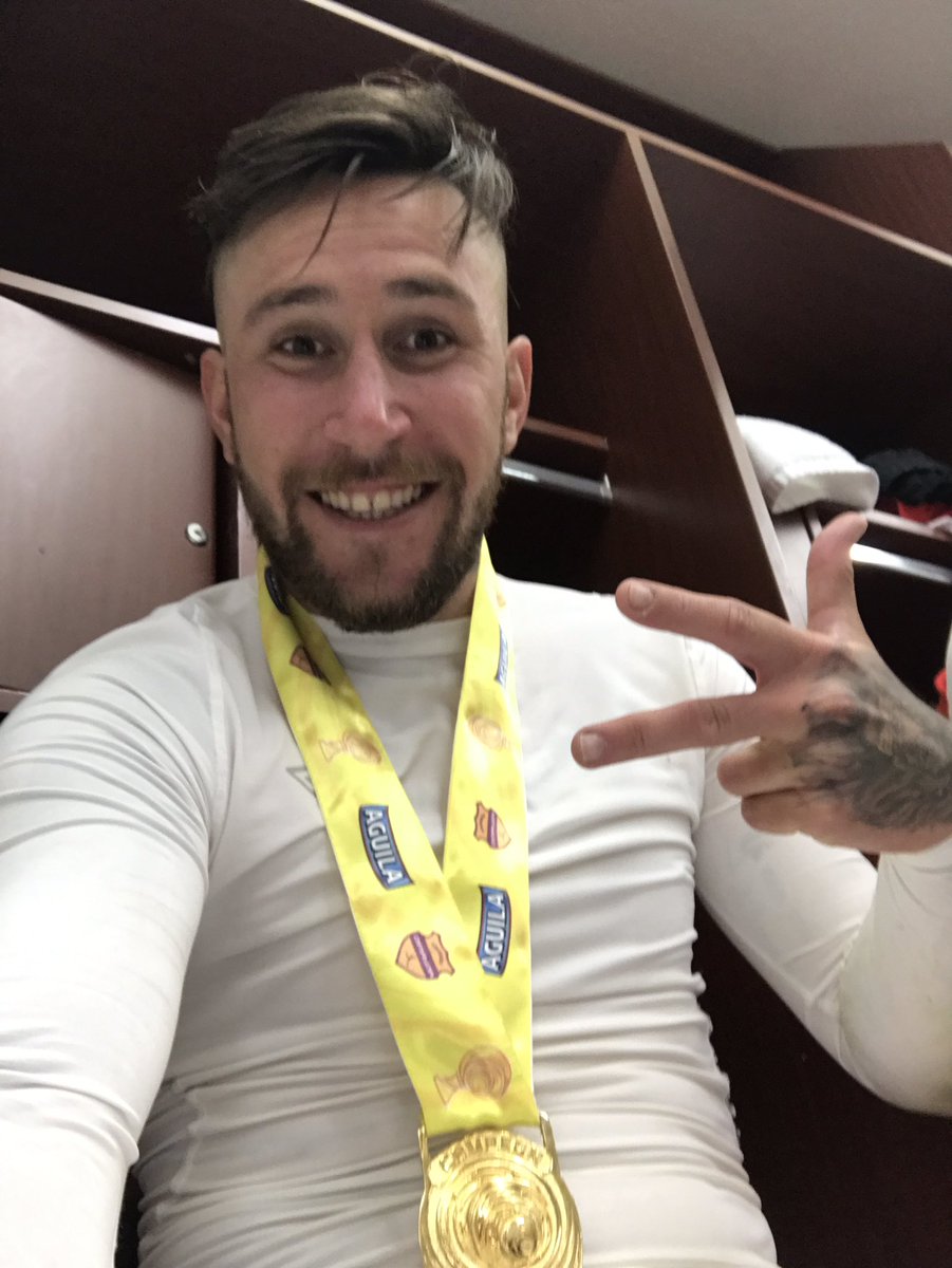 Son 3? Si 3 😉😉 gracias Dios por este regalo ..🇮🇩⚽️⚽️💪🏻💪🏻