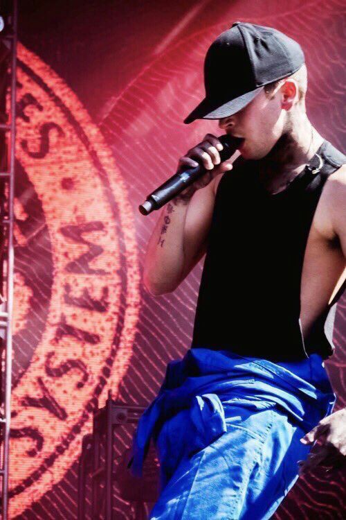 bcksliders's tweet photo. tyler siendo turro parte uno #LATAMWANTSTOP https://t.co/bsaCwi25So