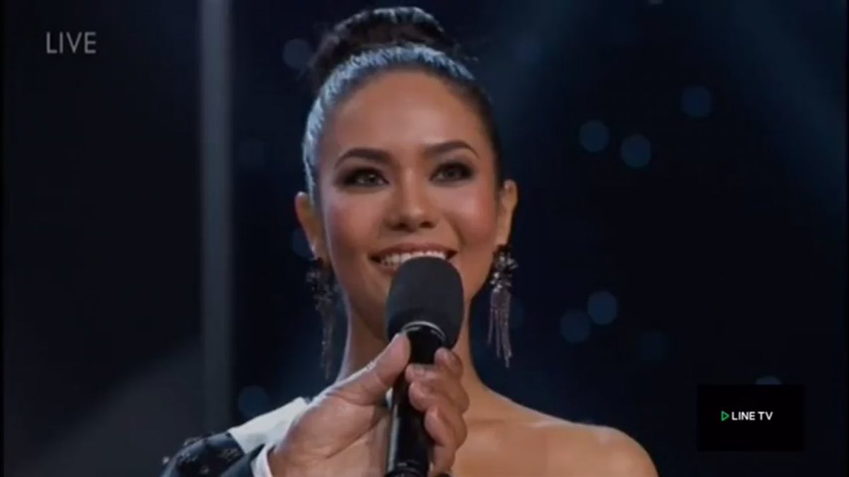 mononewsth's tweet photo. KING เปรียบเสมือนพ่อของเราทุกคน #MissUniverse #Thailand https://t.co/zk6Q0EWMNk