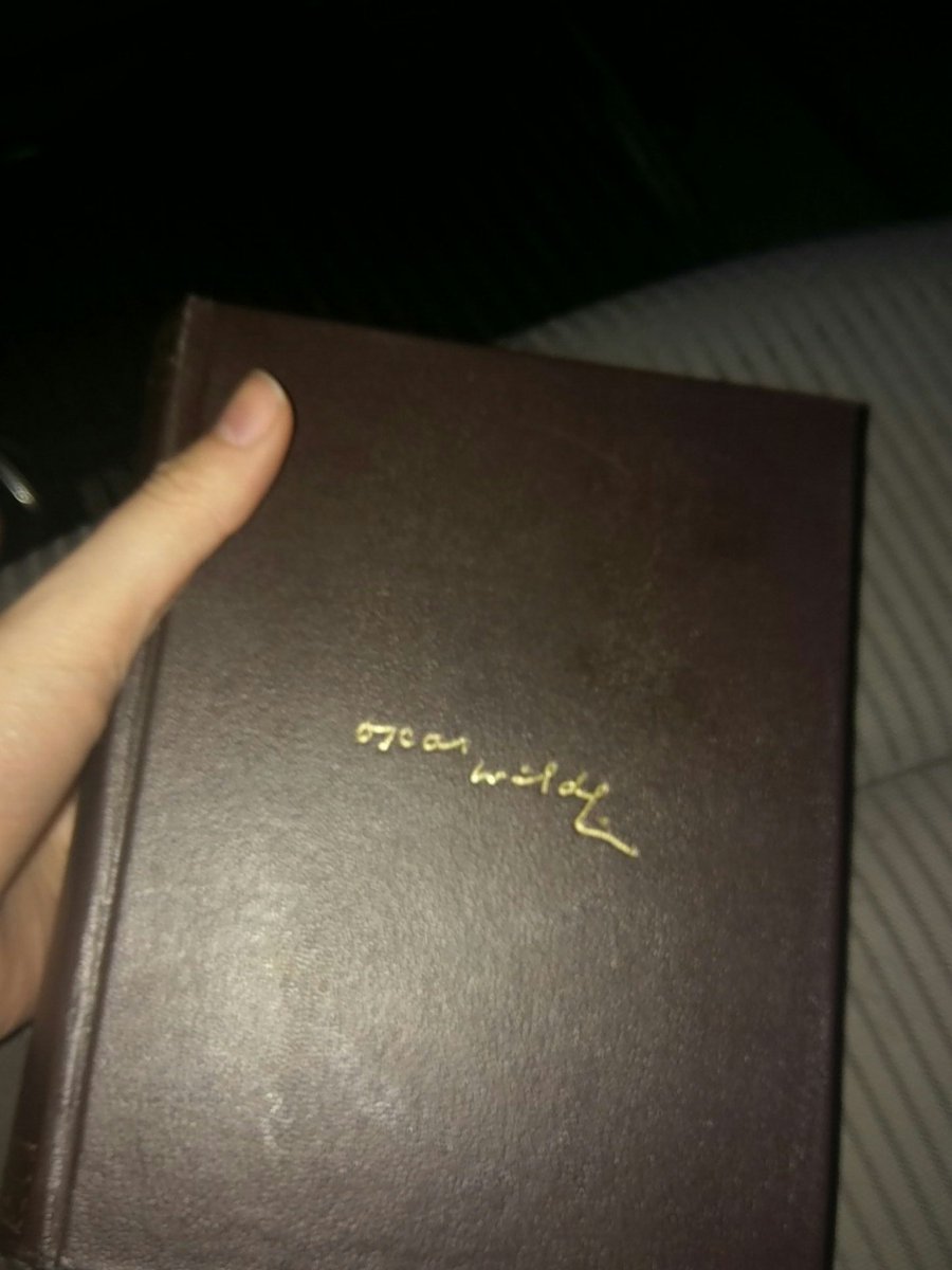 ChristellePatt's tweet photo. Buena música, buena platica, comida deli . Amo tener gente así en mi vida. Y el mejor regalo del mundo #OscarWilde #Gordl https://t.co/kTXeuasL5b