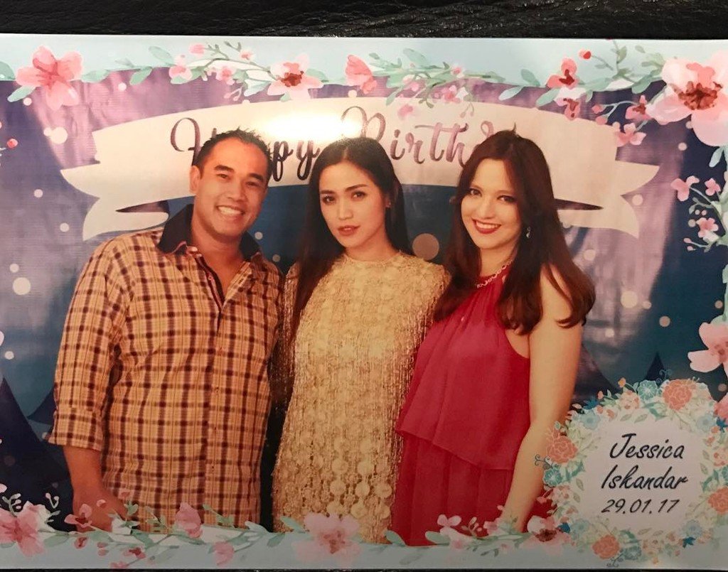 NRamadhani's tweet photo. @inijedar birthday last night!!! Happy birthdayy Jess... https://t.co/R88vWZWWRV https://t.co/L19O9I6UL8
