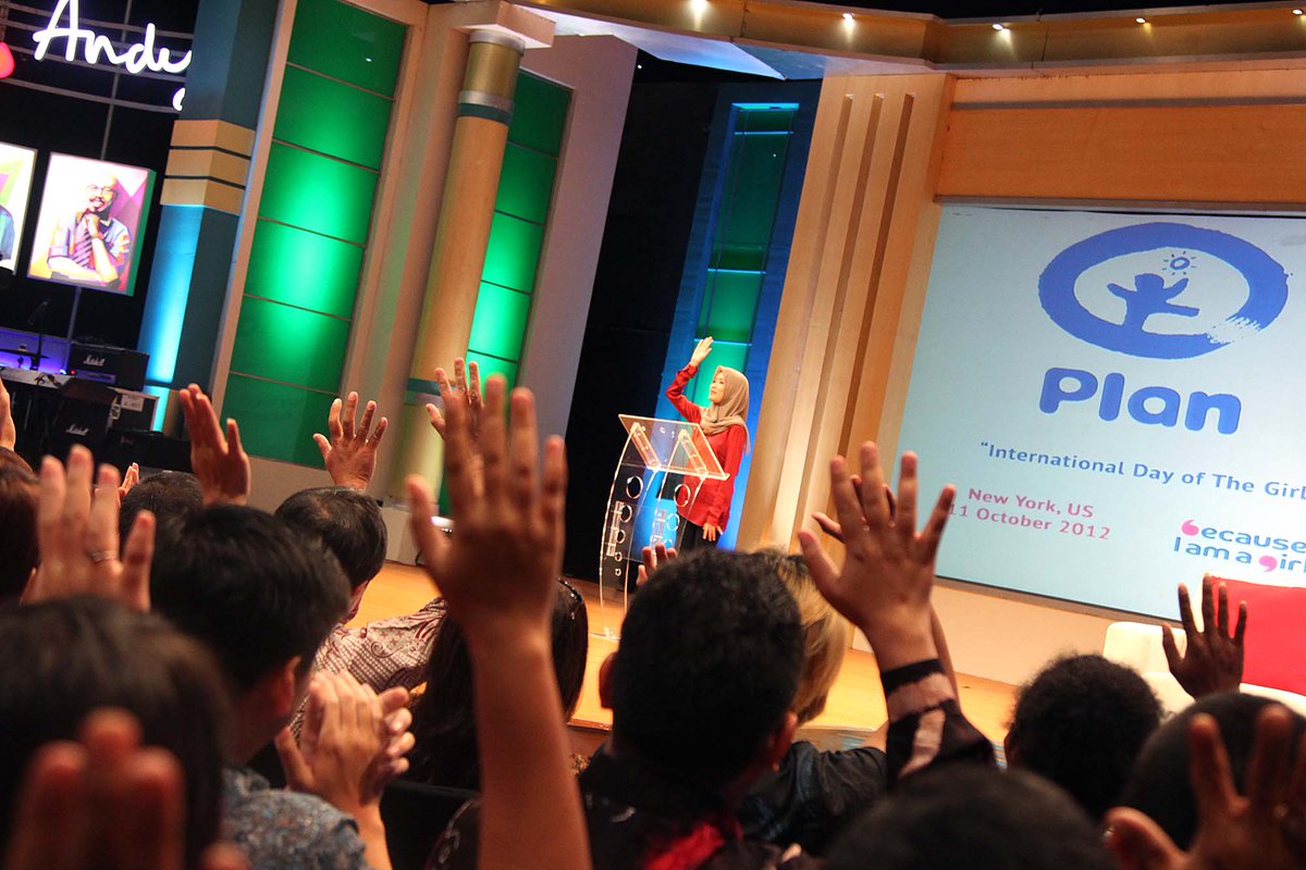 KickAndyShow's tweet photo. Mereka bicara di forum international, dan mereka orang-orang biasa. Saksikan #kickandy WONG NDESO GO INTERNATIONAL , Jumat 3 Feb pkl 20.05 https://t.co/hZL88KBVnb