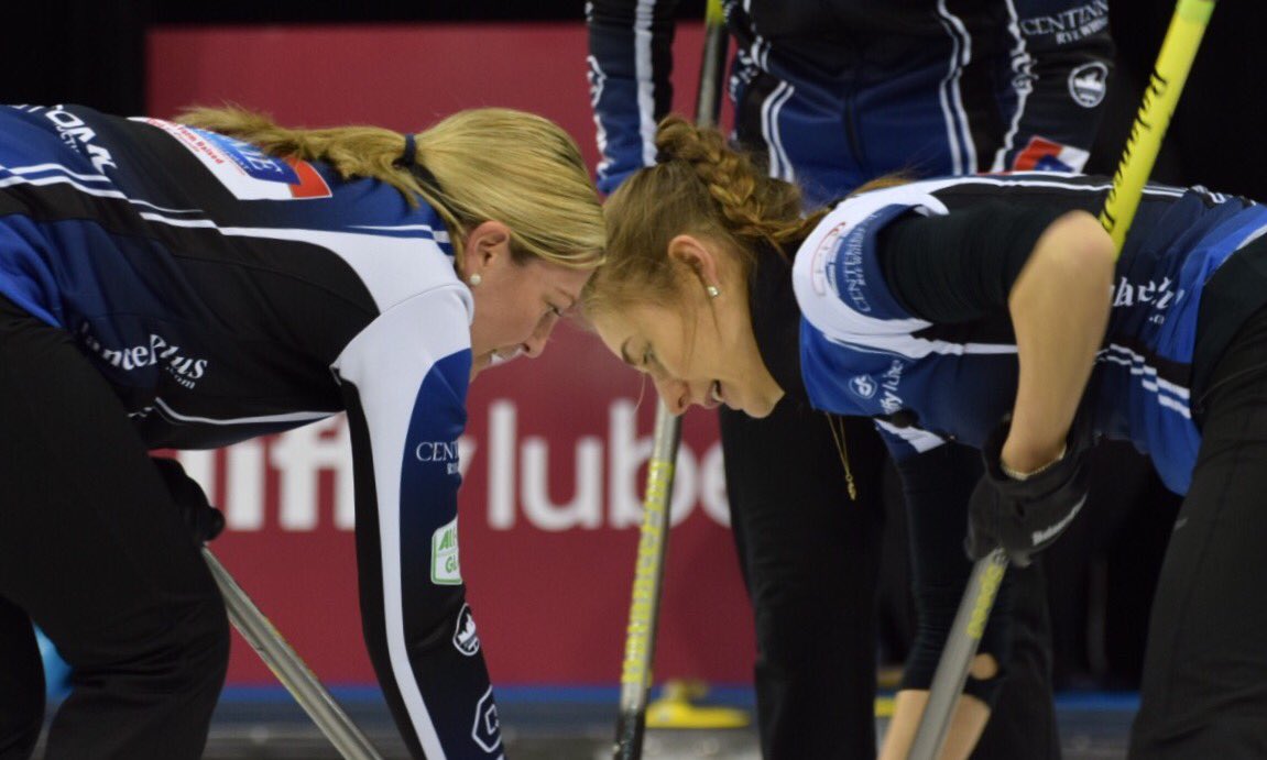 StAlbertCurling's tweet photo. .@SweetingTeam closes the gap reducing @TeamKleibrink 's lead to only two. 6-4 going into the 10th. #JiffyLubeABscotties @jackieraecfcw https://t.co/XtqnIlsjhU