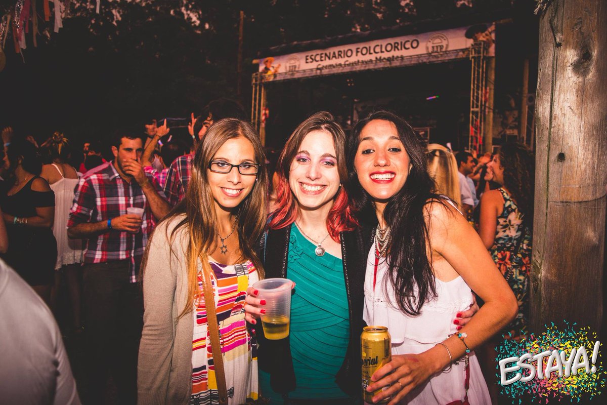 magui_bellocq's tweet photo. Chau 2016... Hola 2017 jajaja... Linda night para recordar con las bombonas!!! #EstAya #Fest https://t.co/V2qvuAq2JF