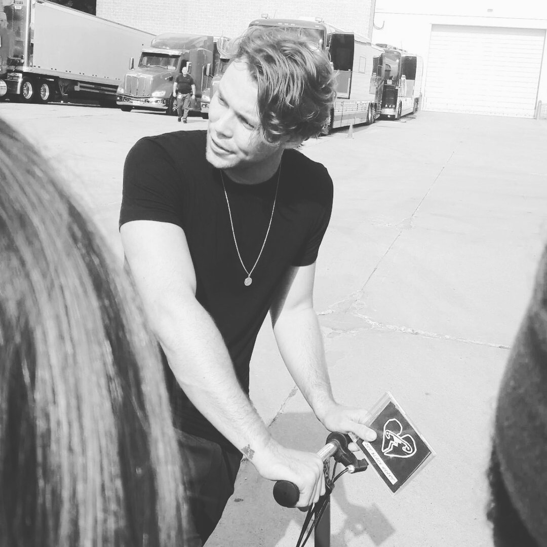 april_steichen's tweet photo. This is unreal that ashton stopping to take this from us was half a year ago.... #MusicVideoFor5SOS @Ashton5SOS @5SOS now to give them #2 🙄 https://t.co/BkTduzuwVc
