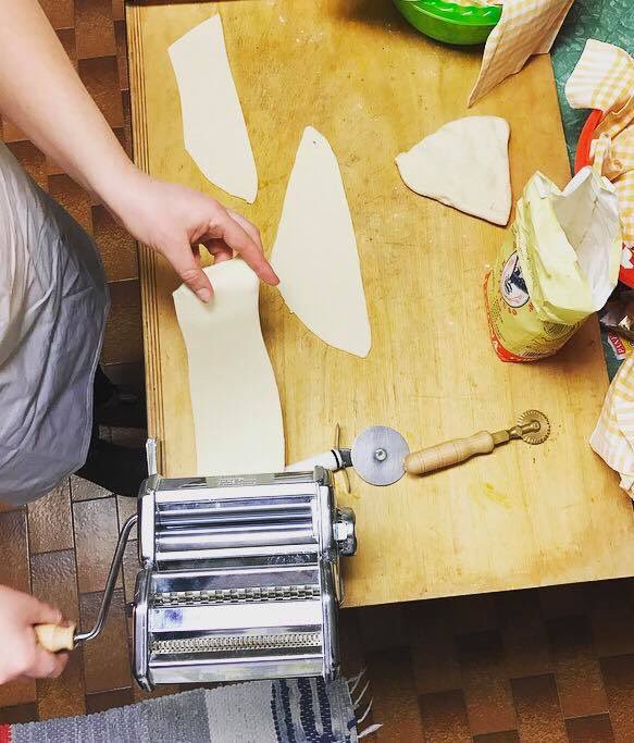 GNOKO_ontheroad's tweet photo. #sabato sera #catering privato per il #compleanno di una nostra fan. #gnoko #streetfood #ilgnoccofritto #streetfood4passion #passion #foodie https://t.co/rpBEYEZfHb