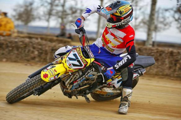 dirttrack_ES's tweet photo. Ferran Cardús y el @SuzukiGrau, campeones de @flattrack_ES, preparan la primera carrera de @AmericanFlatTrk 2017.

https://t.co/qUXvlkMGvq https://t.co/6S7RjEgZA5