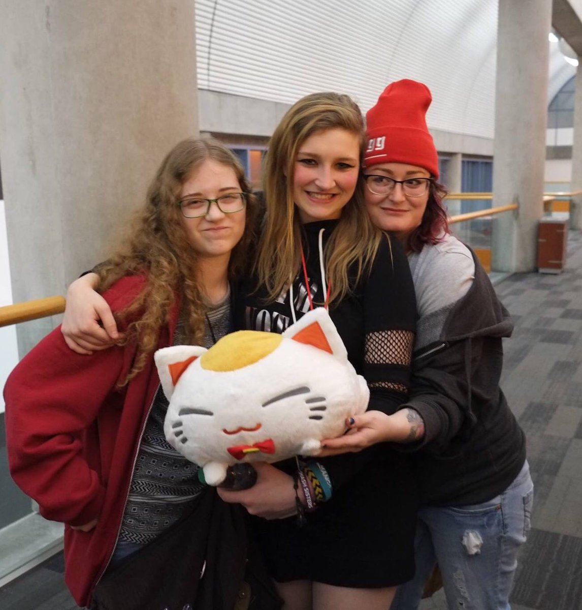 ChellyToms's tweet photo. The yung Sp1nda god, the Da Vinci of Smash Art and the Queen of Wales #PowerPicture #Duna https://t.co/jNIhnSs0js