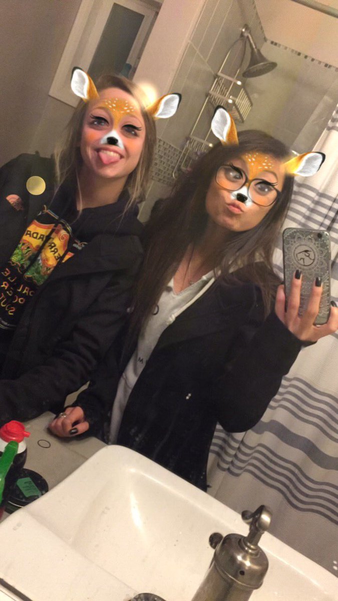 InfinityCindy's tweet photo. Happy birthday to my main squeeze, one of my bestest friends, B.Davis!! Love you to the moon and back B #GetCray 😎🤗👯💘🤷🏻♀️🍻🎉 https://t.co/THzK528DW2