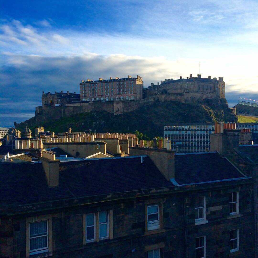 Good morning peeps a new city teaching the art and craft of 💈@edinburghcollege thefossacademy.com #fossacademy #cityview #barberlife