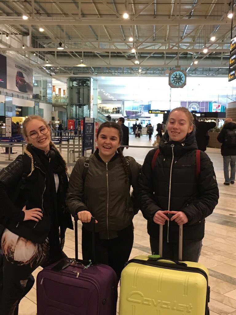 alexgastronomi's tweet photo. Min bästa #felicia ❤åker till Spanien en vecka #utbytesstudent hur skall pappa klara sig😬😬ha en supervecka det är du värd!! 😘 https://t.co/hzpCRQnAoy