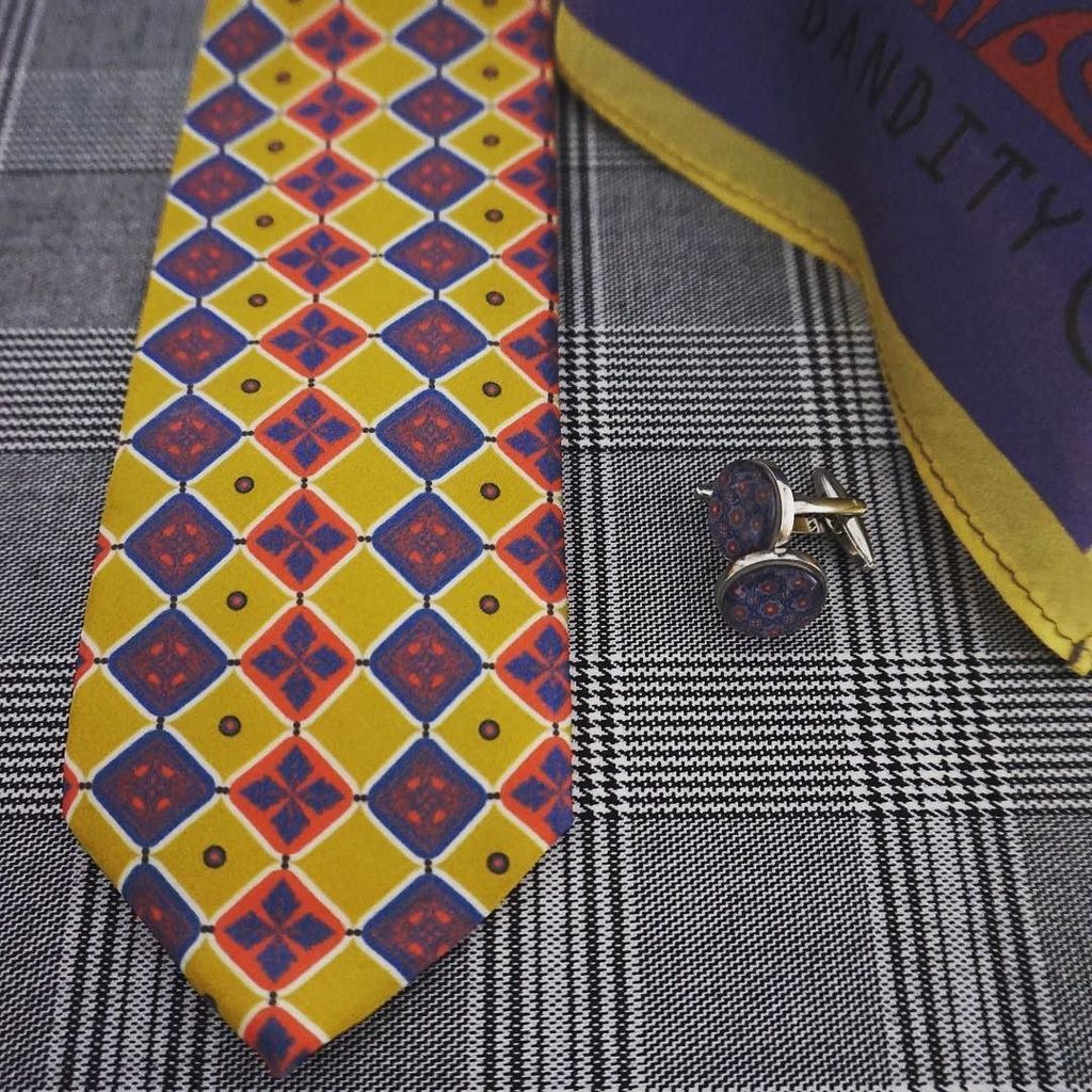 Dandity_'s tweet photo. Today's purple combo! #dandity #1of15 #exclusive #gentleman #dandy #tie #cufflinks #pocke… https://t.co/tfnLv23dp7 https://t.co/SkltYhetLZ