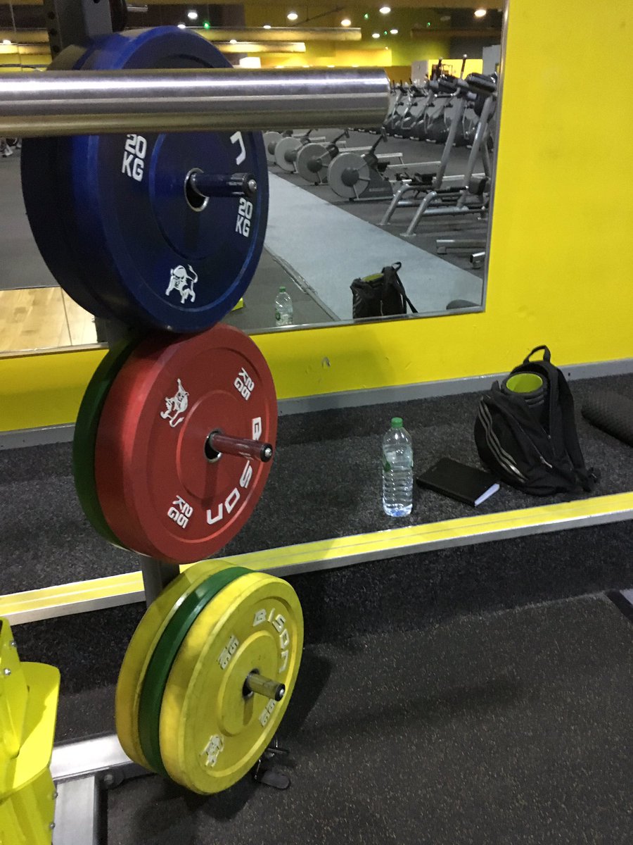 craigdavidheap's tweet photo. #Heapsterstour hittin the gym!
#MOTIVATIONMONDAY #gymtime #wheresWoodsy 
#GetFitIn2017 💪💪💪💪 https://t.co/7H5xBFzibN