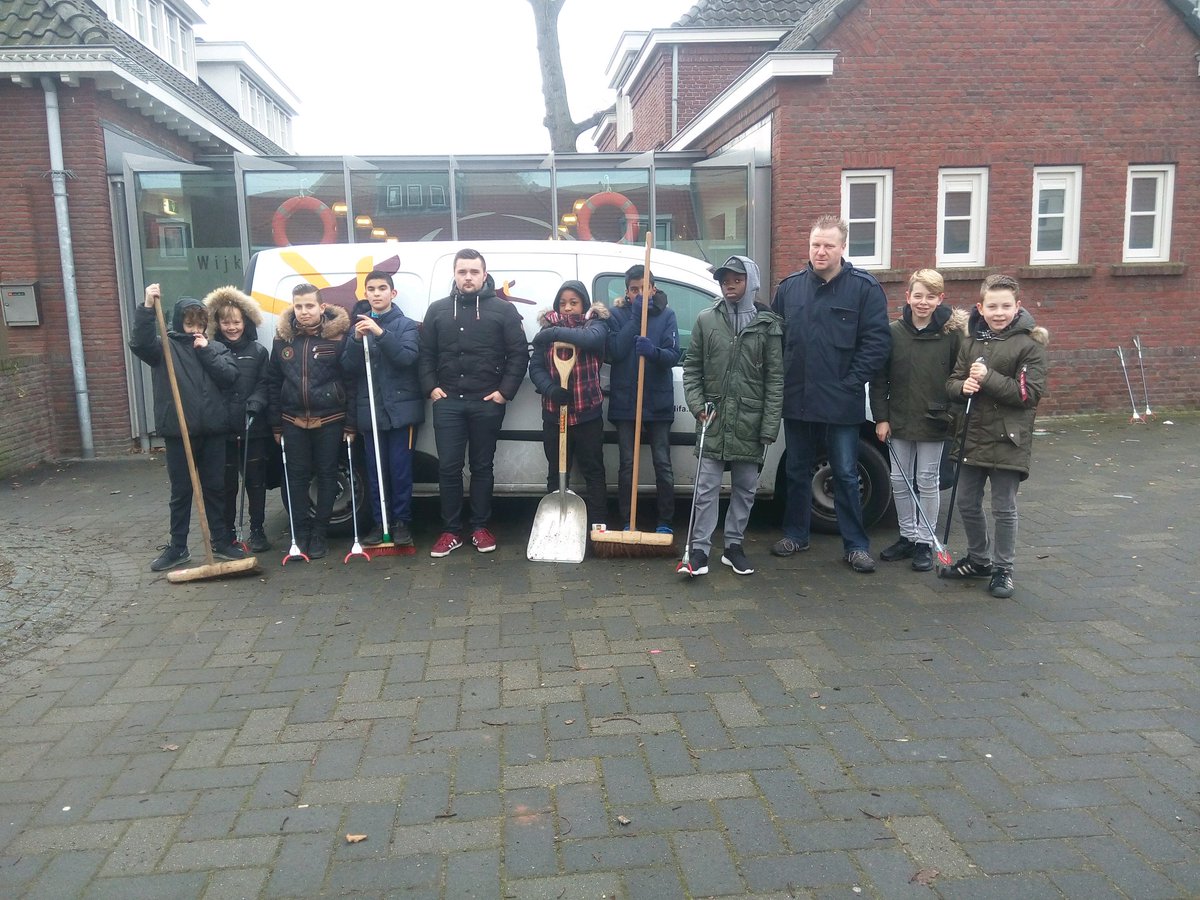 Gisteren FcTwentecup: De Zware Jongens, gisteren rondom de Boei &amp; Pathmosplaza opgeschoond ism. stadsdeelbeheer west