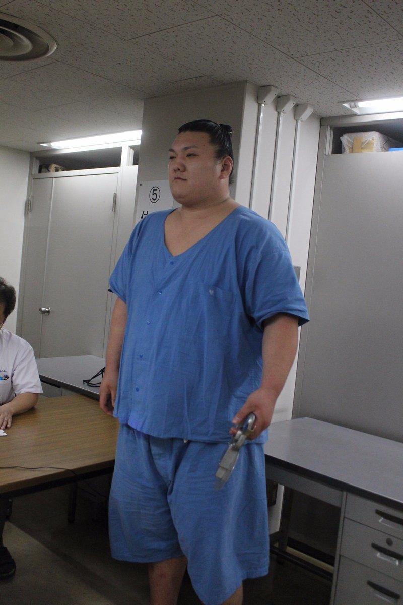 日本相撲協会公式 健康診断 身長 体重 握力 血圧を測定する勢 Sumo