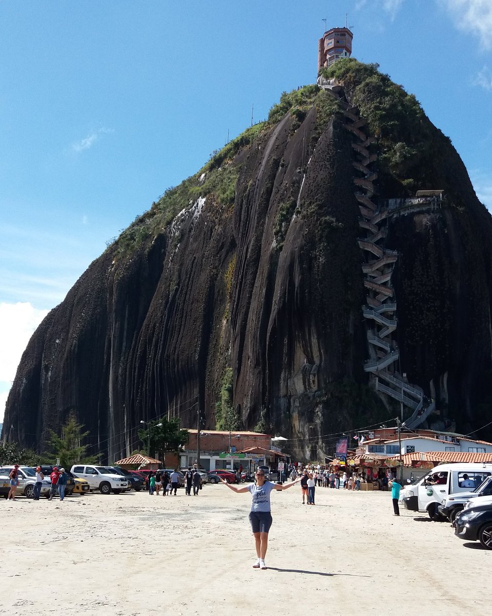 isa071081's tweet photo. Majestuosa la naturaleza ... #Guatape #Antioquia. https://t.co/YrVMLy2eR6