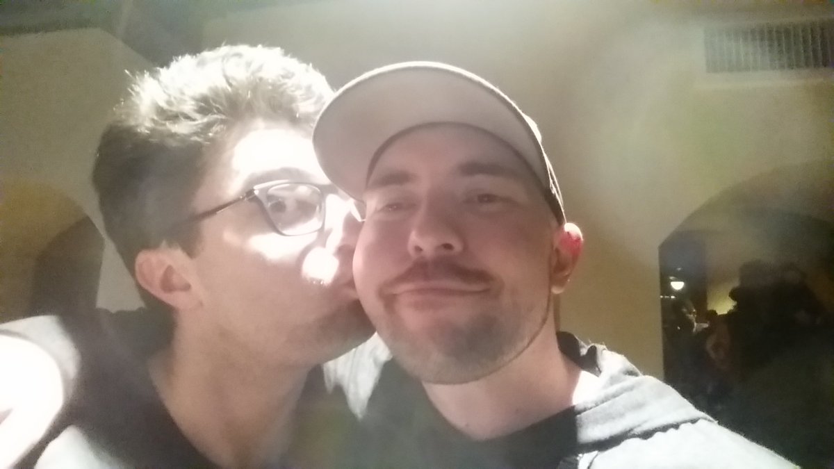 Laganloves's tweet photo. A kiss goodbye... #vgapax @FarFromSubtle https://t.co/RAq5DOf99p