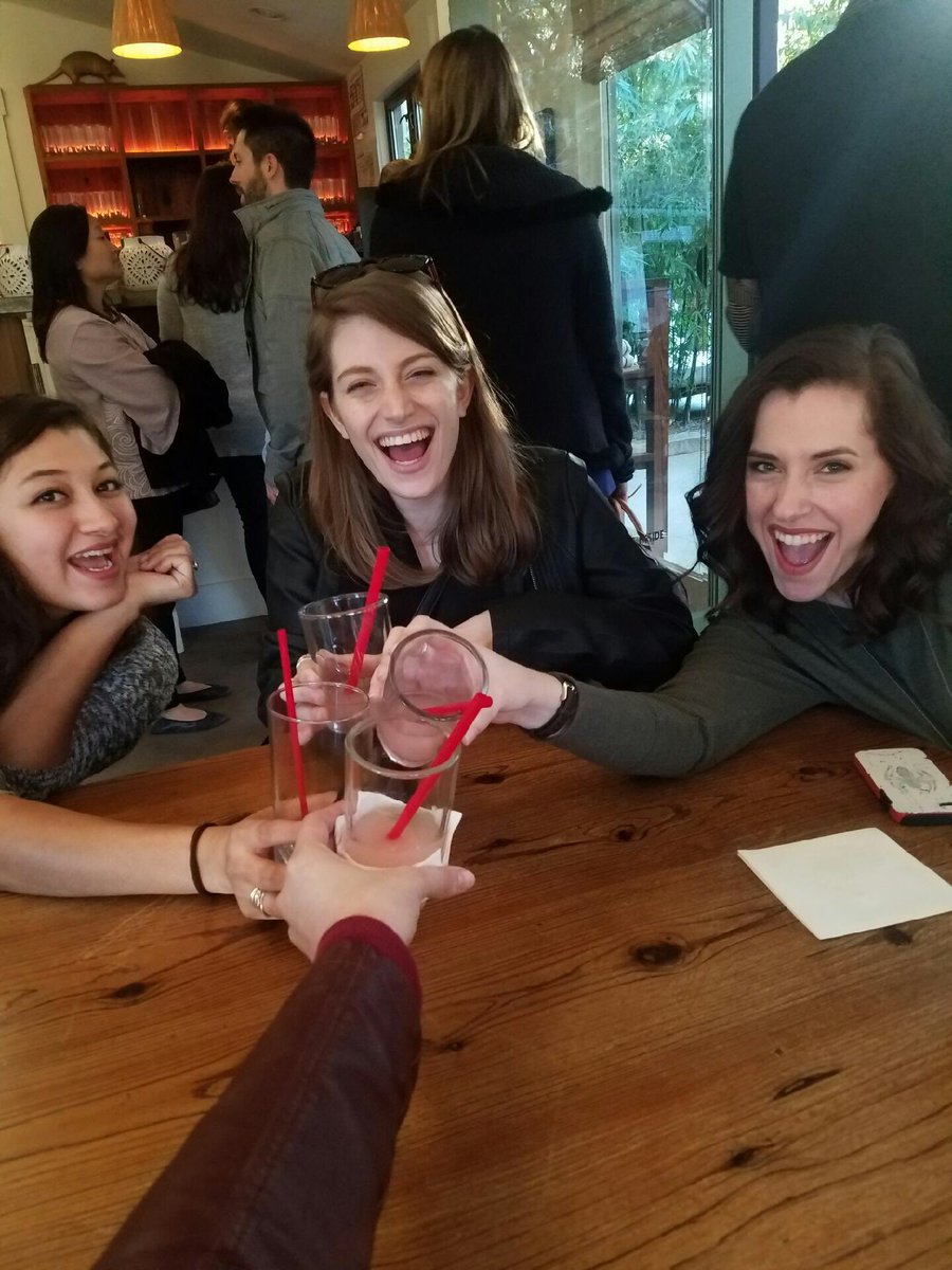 charterslauren's tweet photo. When your friends come to town and all you can do is drink, smile, and explore. #thisweekendtho https://t.co/McHIFwGxVr