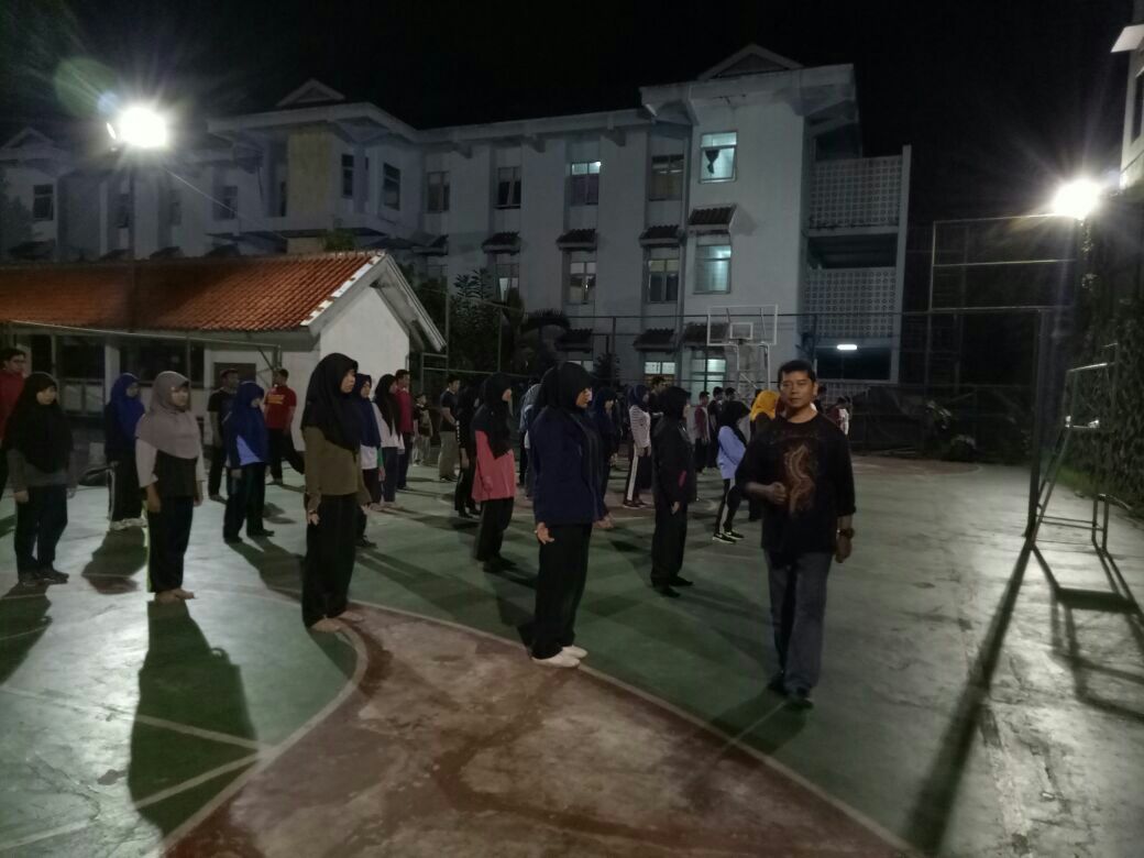 Di STKS Bandung. Sebagian mahasiswanya masih pulang kampung, jadi nggak begitu banyak.